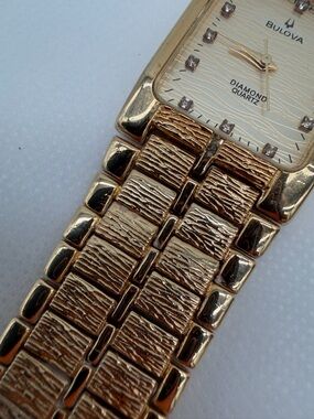 Bulova Diamond Quartz Mens Model 3063-5020 AO 18K Gold Tone Water Resistant